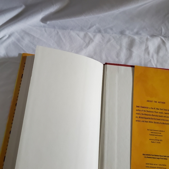 Explosive Eighteen by: Janet Evanovich - Picture 8 of 10